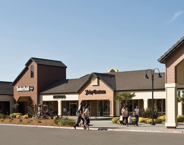Vacaville Premium Outlets, California